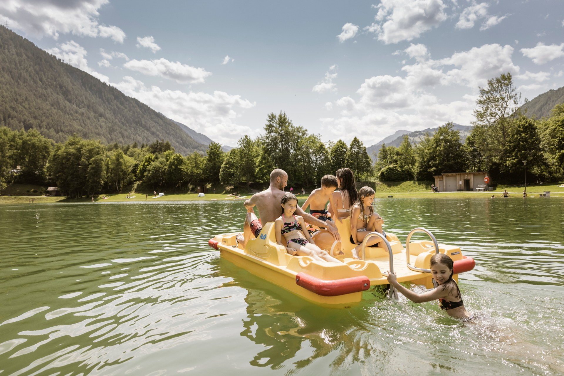 Badesee di Ried — estate nel Tirolo